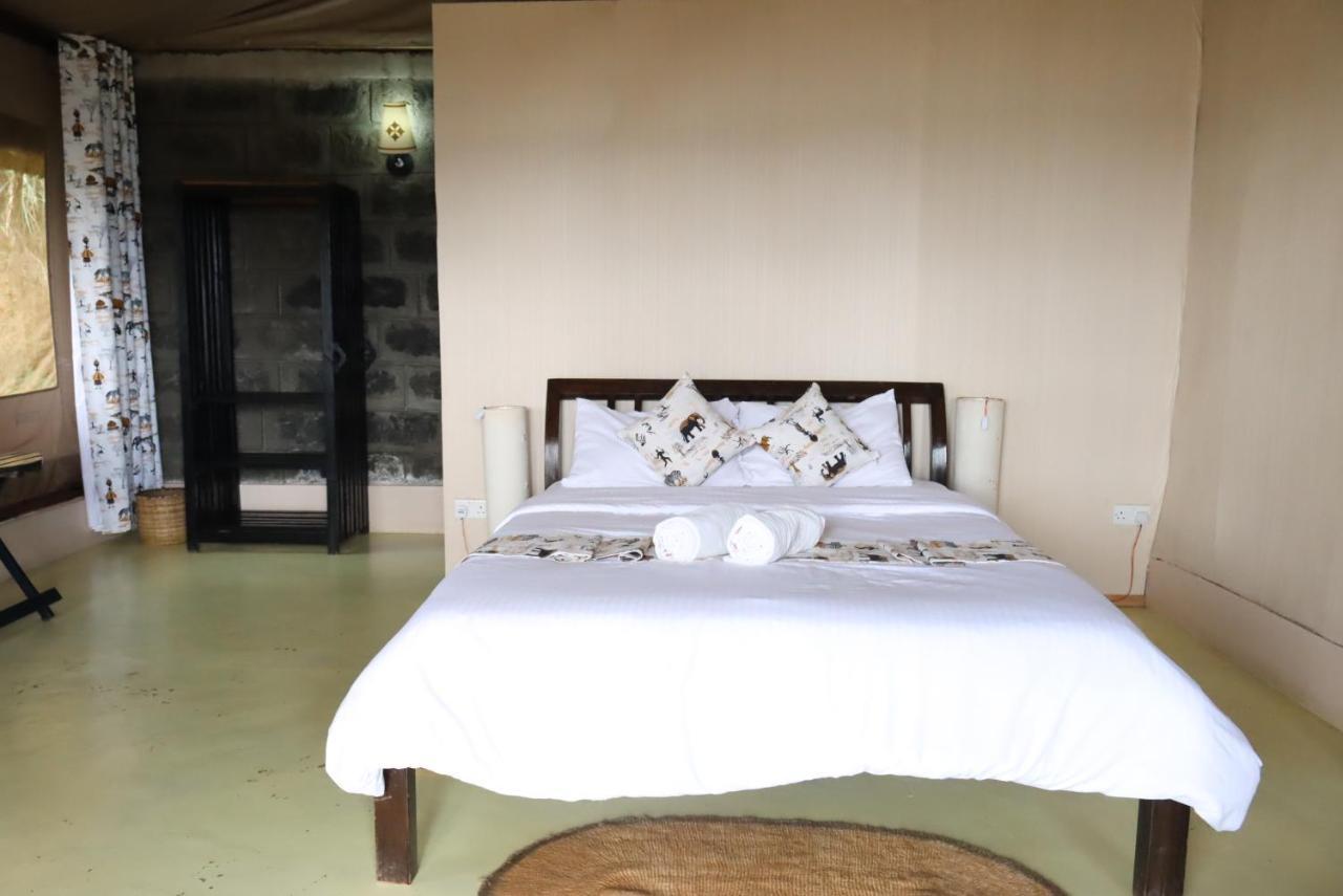 Maili Saba Camp Villa Nakuru Ngoại thất bức ảnh